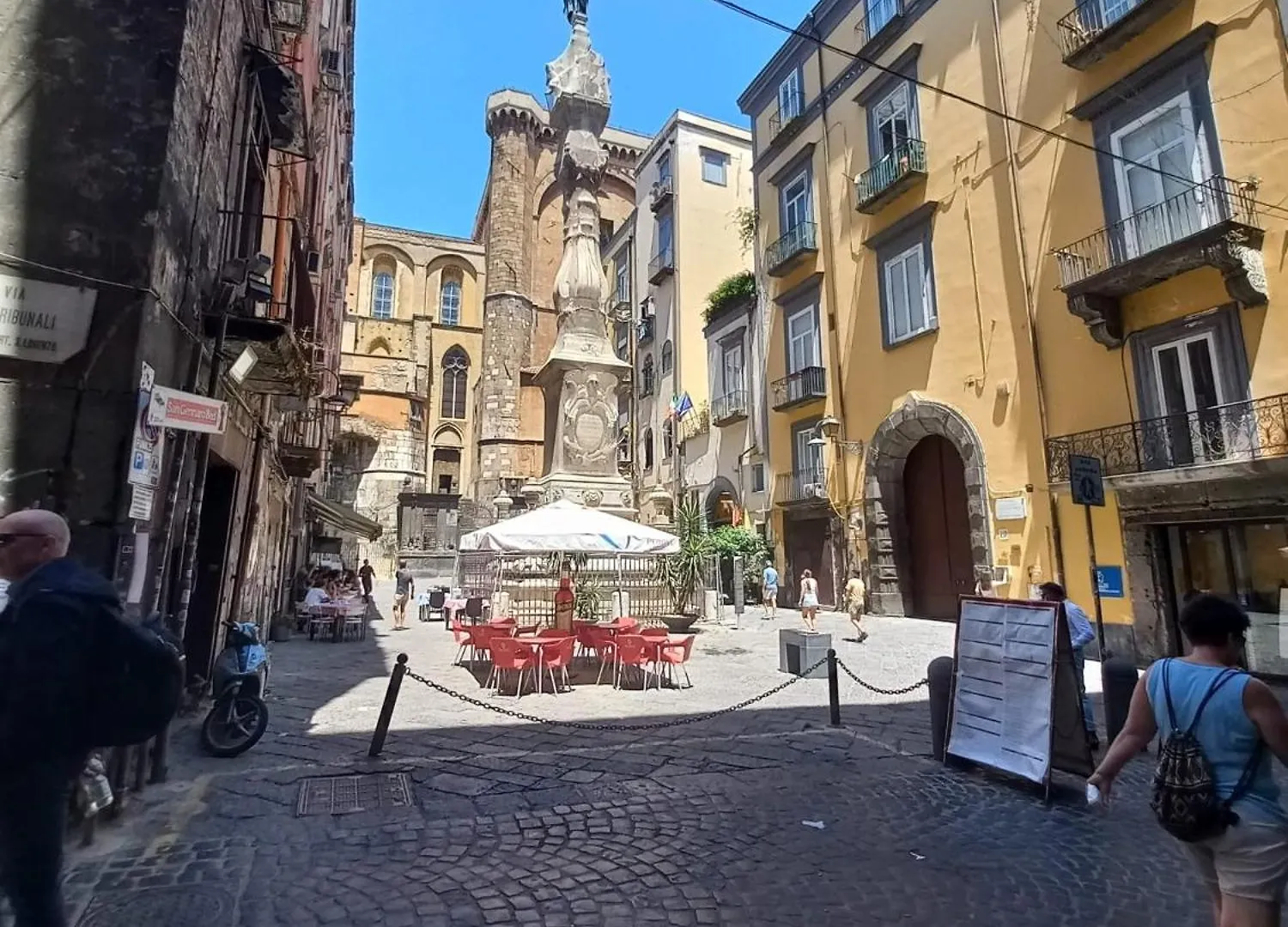 Il Balconcino Ai Tribunali Naples Italy