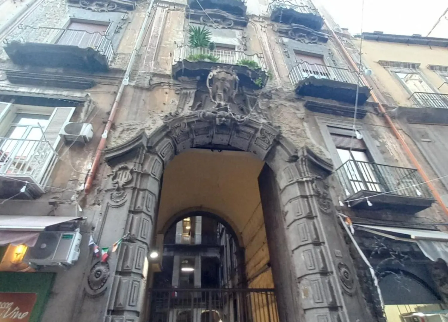 Il Balconcino Ai Tribunali Napoli